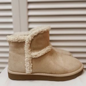 Arizona Jean Co Ankle Boot | Size 8 |Winter Fur-Lined Memory Foam| cream white